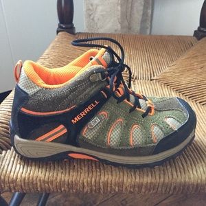Merrell hikers select dry for kids. Size 2w.